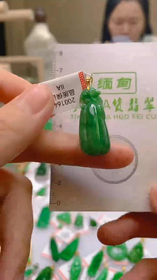 翡翠18K金镶嵌颈饰天然翡翠A货，支持复检