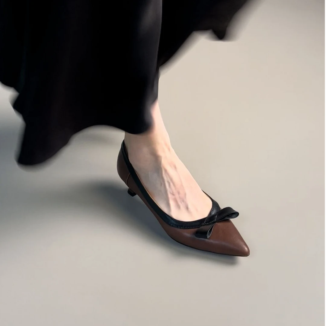 4CM牛皮女款粗跟浅口单鞋2025新款芒果头软底百搭时尚拼色中跟