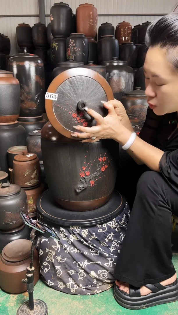 罐瑕疵水缸 20升 红梅  565