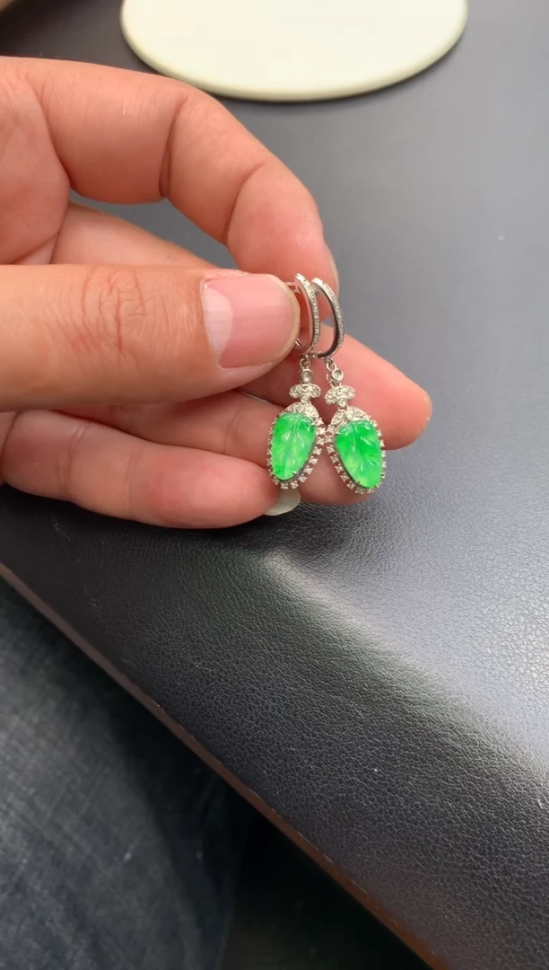 颈饰18K金镶嵌翡翠48小时鉴赏期 退货不扣服务费