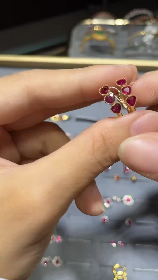 18K金镶嵌耳饰红宝石1