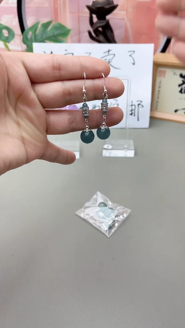 银S925镶嵌石英质玉（天山翠）耳坠h403