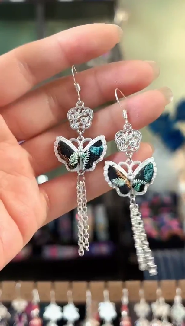 彩云南阁非遗老绣苗银饰品262