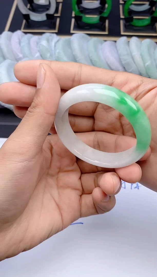 未镶嵌手镯翡翠074