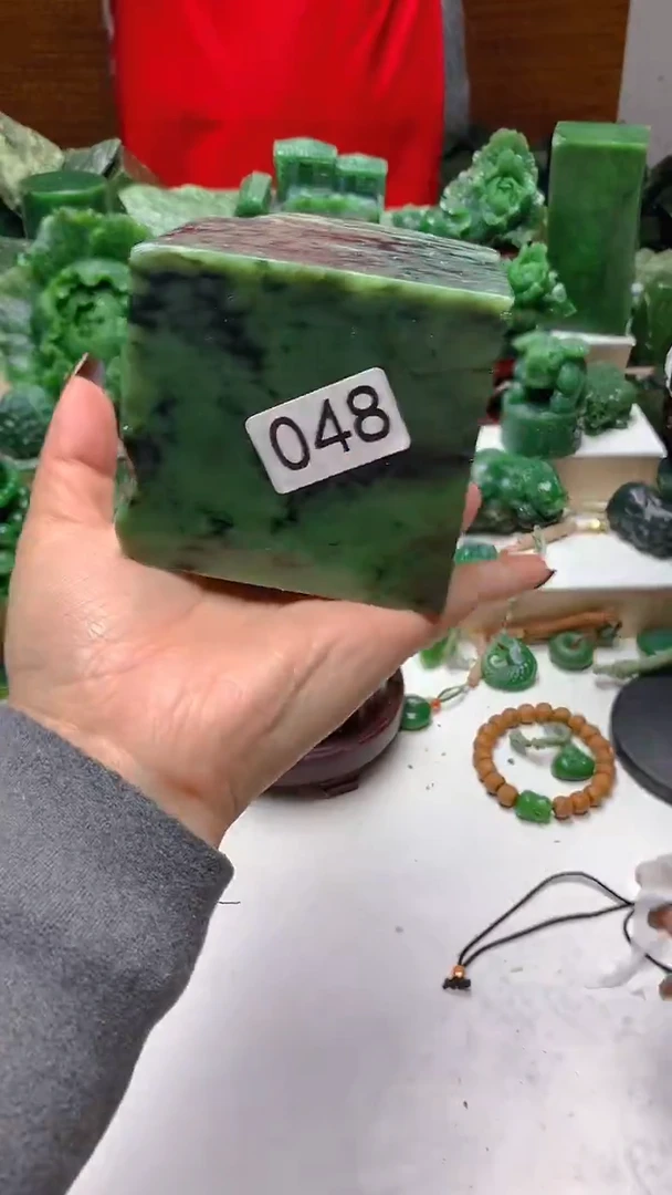 未镶嵌和田玉摆件1