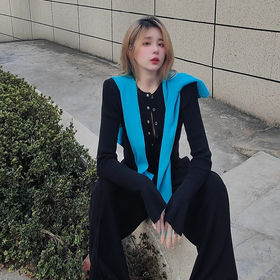 【宠儿韩版竖条纹袖口开叉修身针织毛衣】