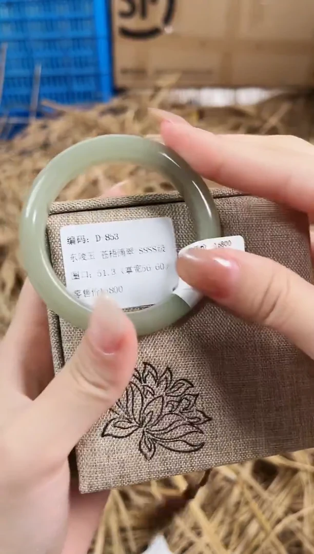 未镶嵌手镯石英质玉D853