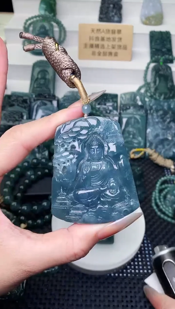 颈饰未镶嵌翡翠