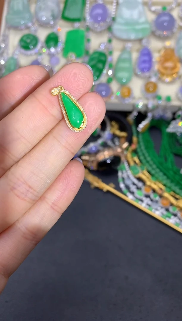 【闪购商品】翡翠颈饰18K金镶嵌134中国好珍宝