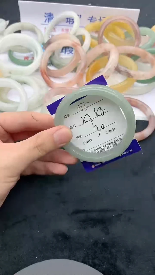 石英质玉手镯未镶嵌95