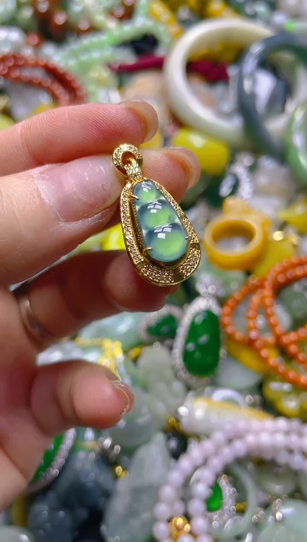 颈饰未镶嵌翡翠/U/翡翠A货，一件也是批发价