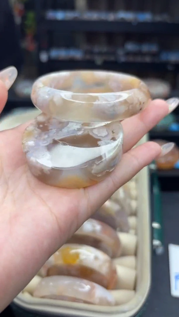 石英质玉手镯未镶嵌370(53圈赠送镯心)