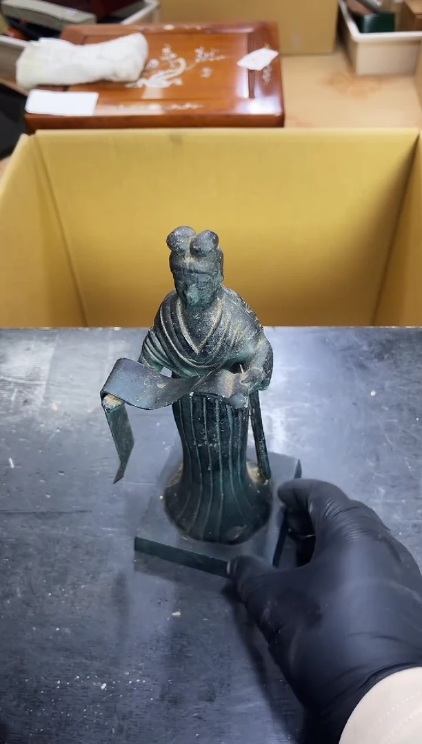 树脂再*点瑕疵如图所示 阁集工艺品
