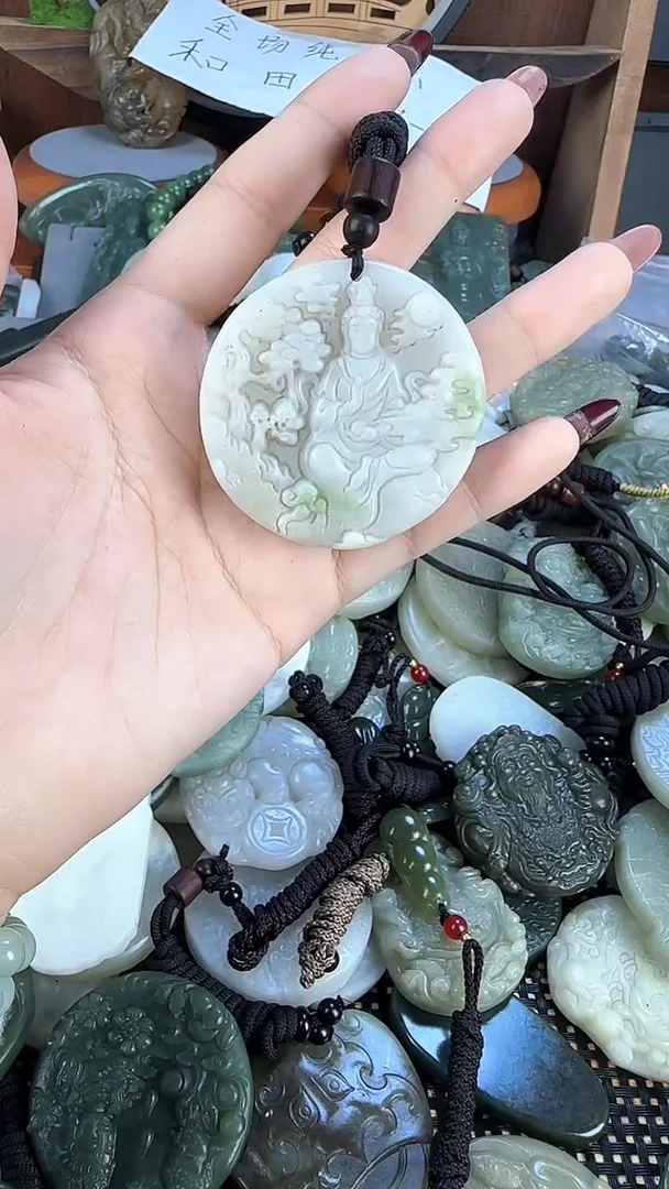 颈饰未镶嵌和田玉1