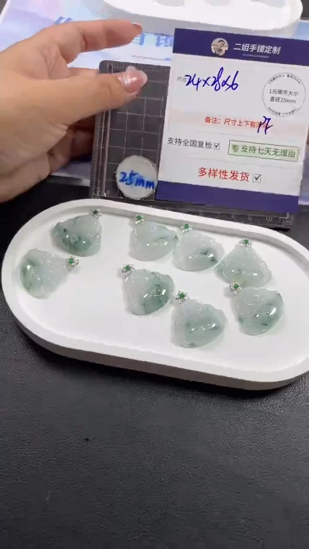 18K金镶嵌挂件翡翠冰飘花佛公多样性发其一CP20配链