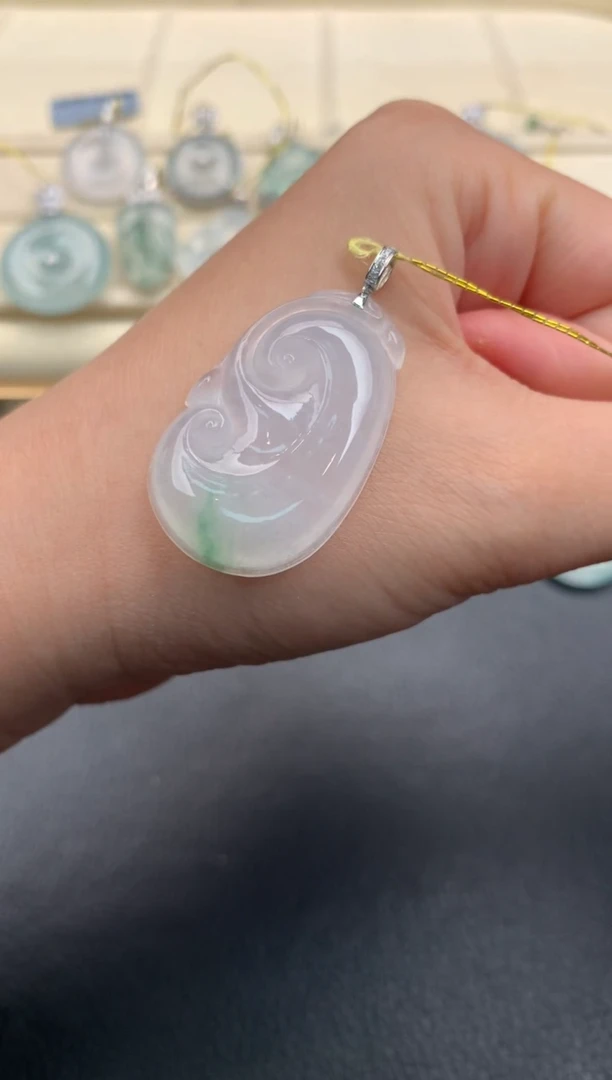 翡翠18K金镶嵌颈饰Q149