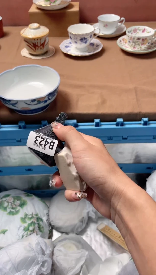 瓷片兔**j瓷器瓷器B423