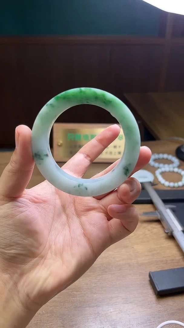 未镶嵌手镯定制翡翠永**弃定制