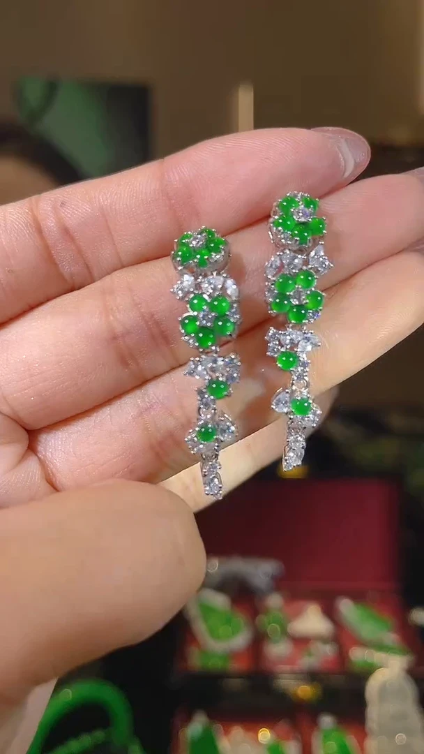 【闪购商品】翡翠耳饰银S925镶嵌天然翡翠A货