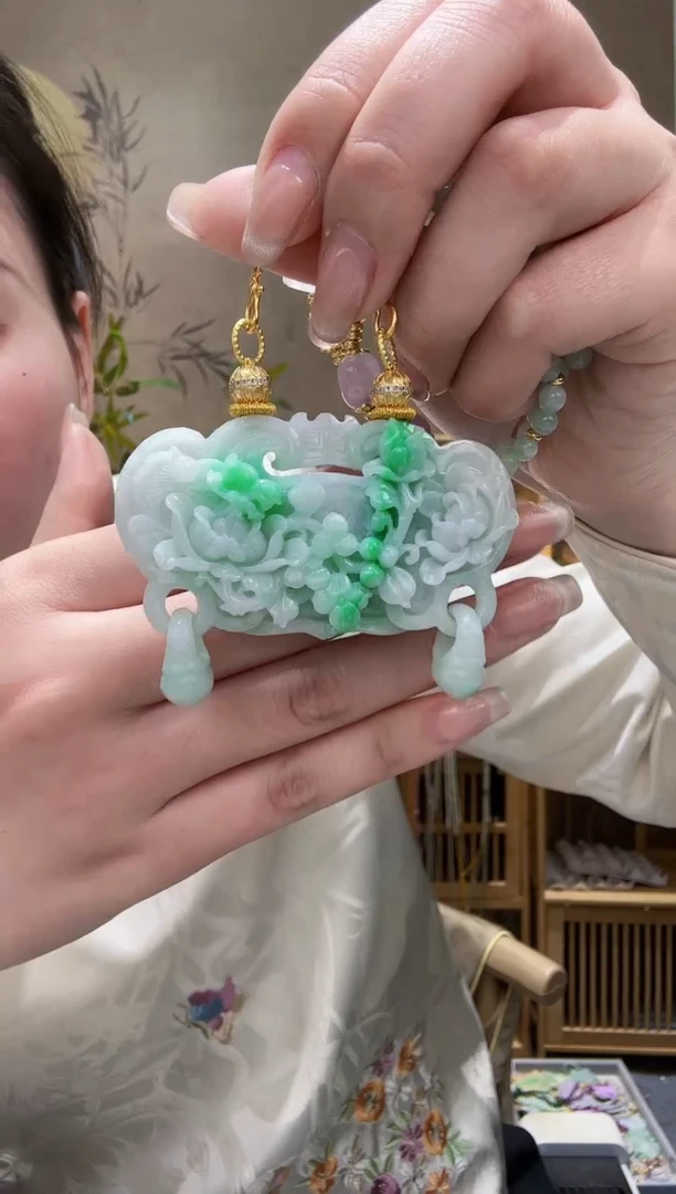 【闪购商品】翡翠颈饰未镶嵌吊坠