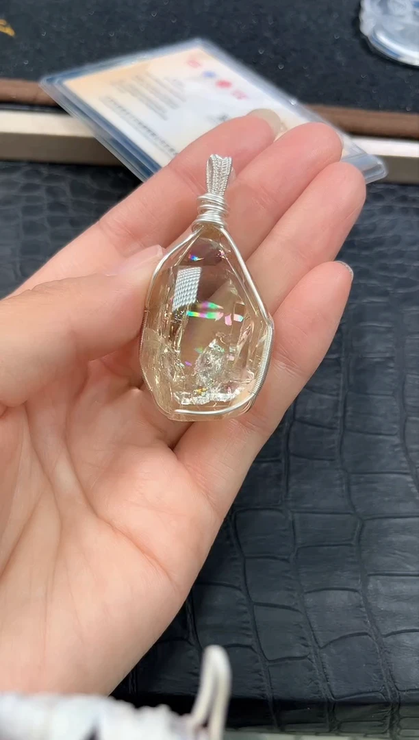 颈饰合金水晶7号利姆利亚黄阿赛掐丝吊坠随行