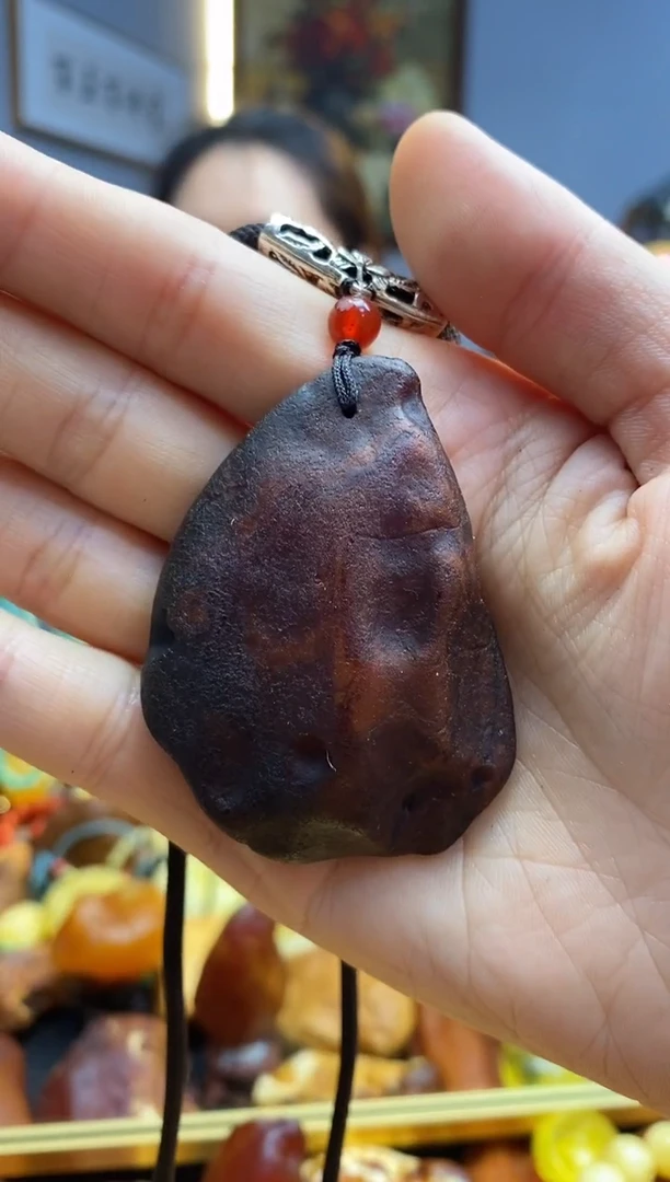 未镶嵌颈饰琥珀吊坠