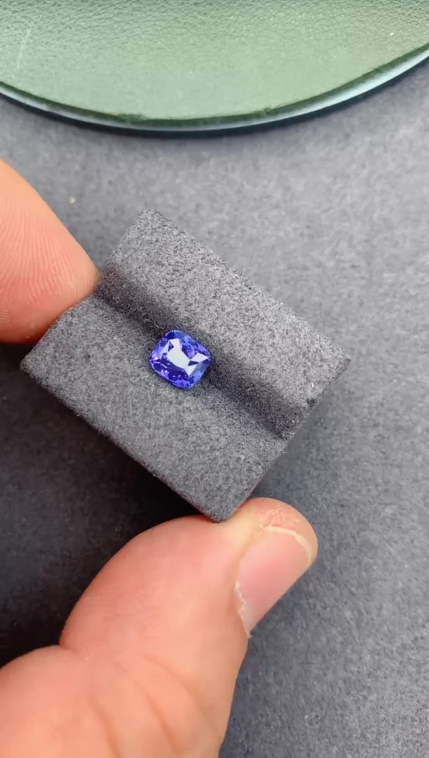 裸石彩色蓝宝石1.5ct 无烧紫蓝宝