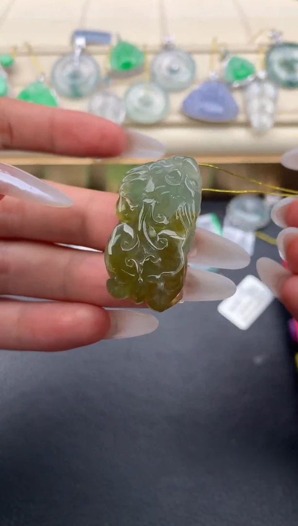 翡翠未镶嵌颈饰A869