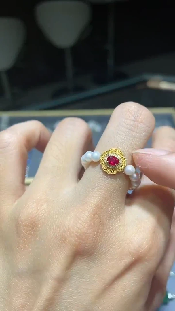 18K金镶嵌戒指红宝石1