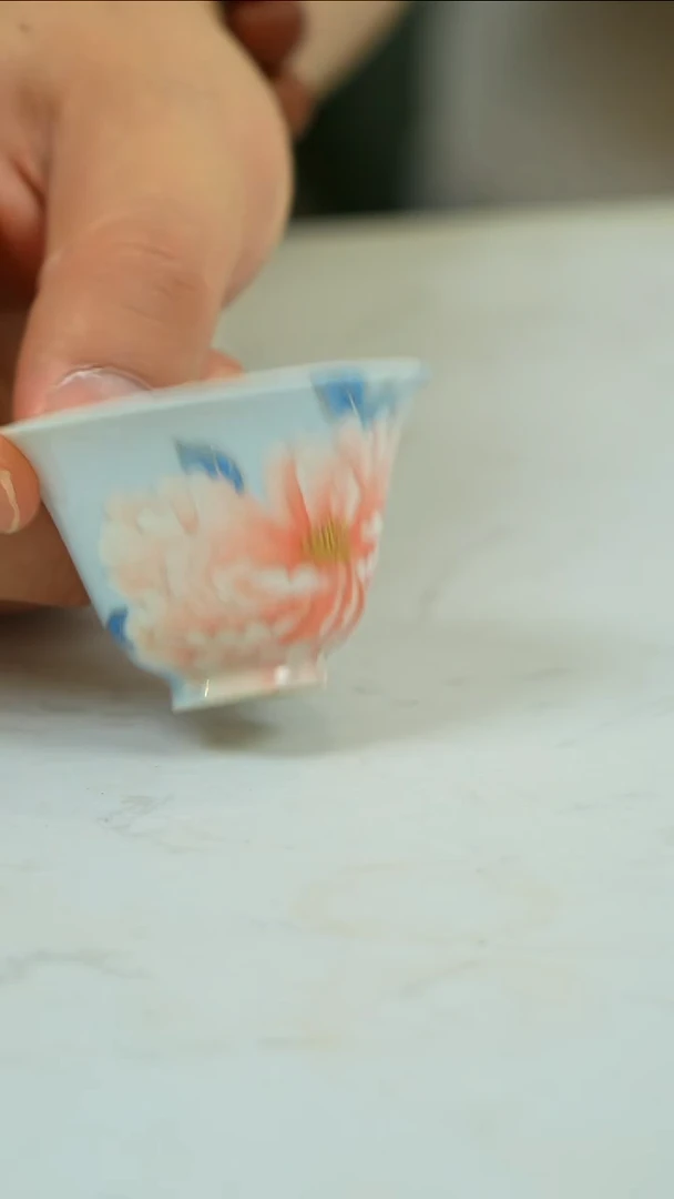 《东方美人》 朱红铃铛杯