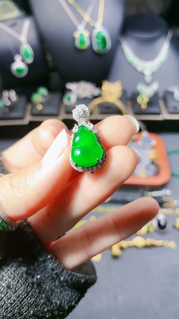 【闪购商品】翡翠吊坠(赠链)银S925镶嵌吊坠