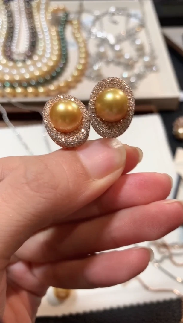 18K金镶嵌海水珍珠耳饰Q***卷m190