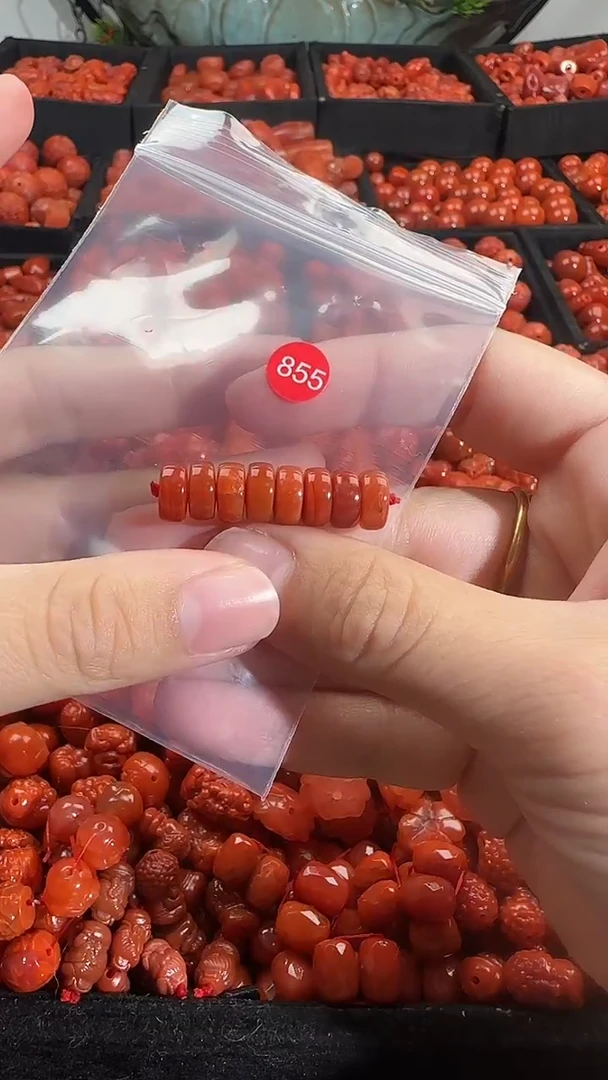 颈饰未镶嵌南红玛瑙1