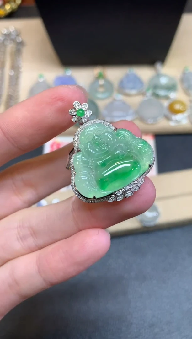 【闪购商品】翡翠颈饰18K金镶嵌佛公【无服务费】