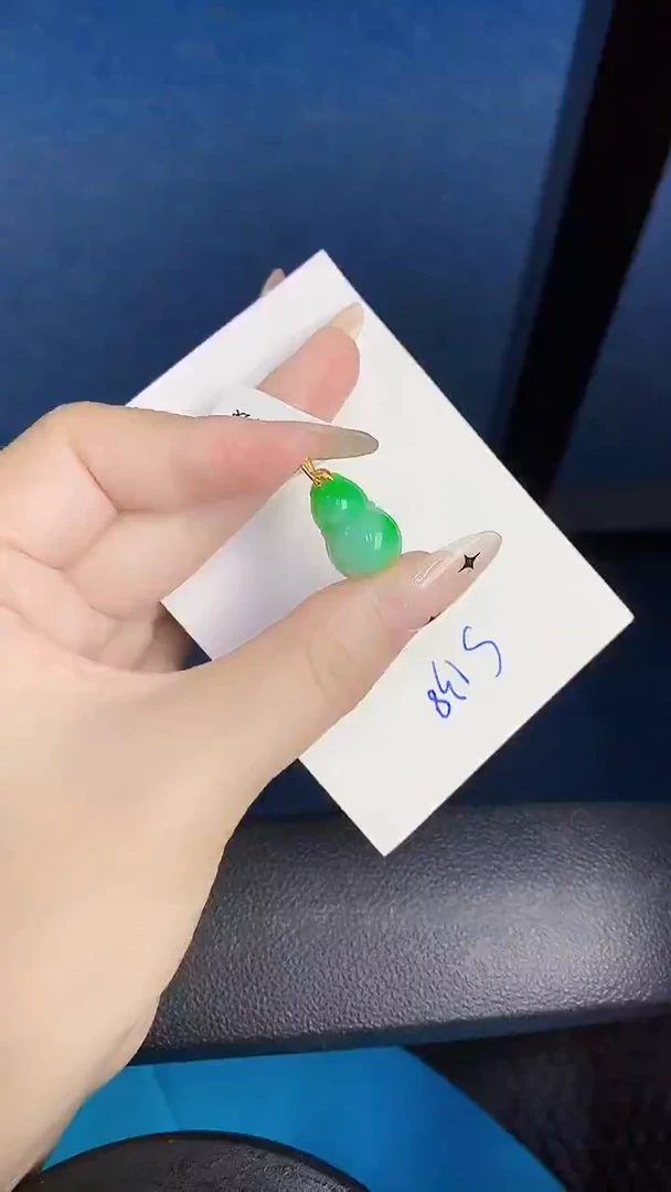 颈饰18K金镶嵌翡翠缅甸天然翡翠A货