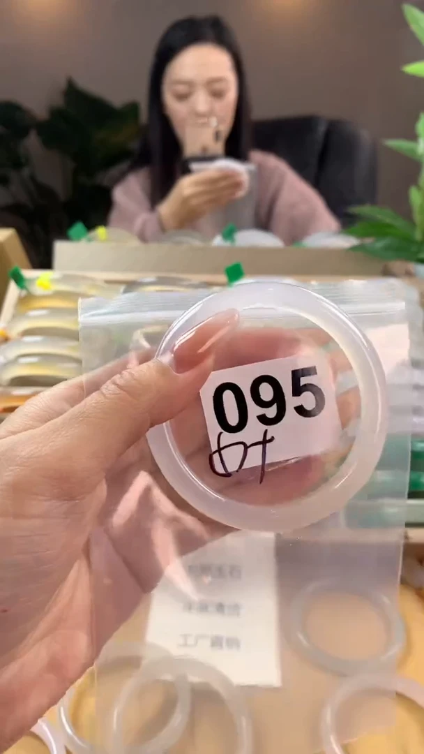 【闪购商品】玛瑙/玉髓手镯未镶嵌095