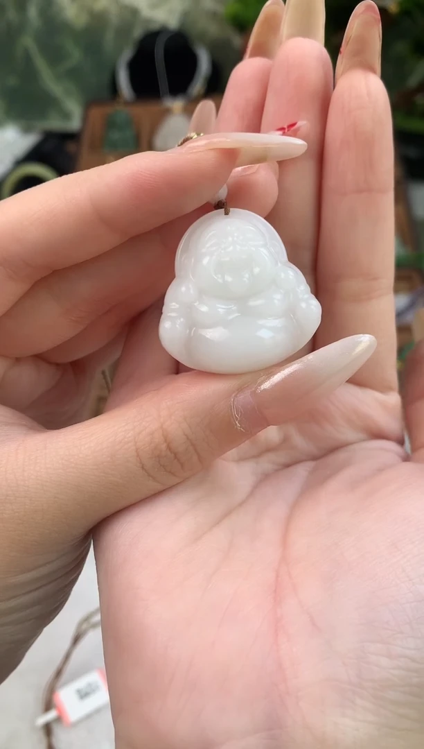 颈饰未镶嵌和田玉吊坠