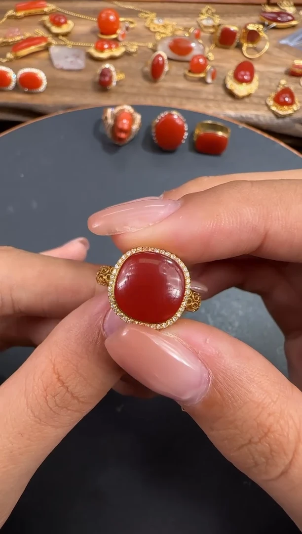 18K金镶嵌吊坠南红玛瑙1