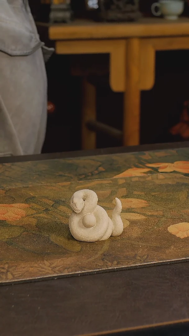 紫砂茶宠白色长蛇