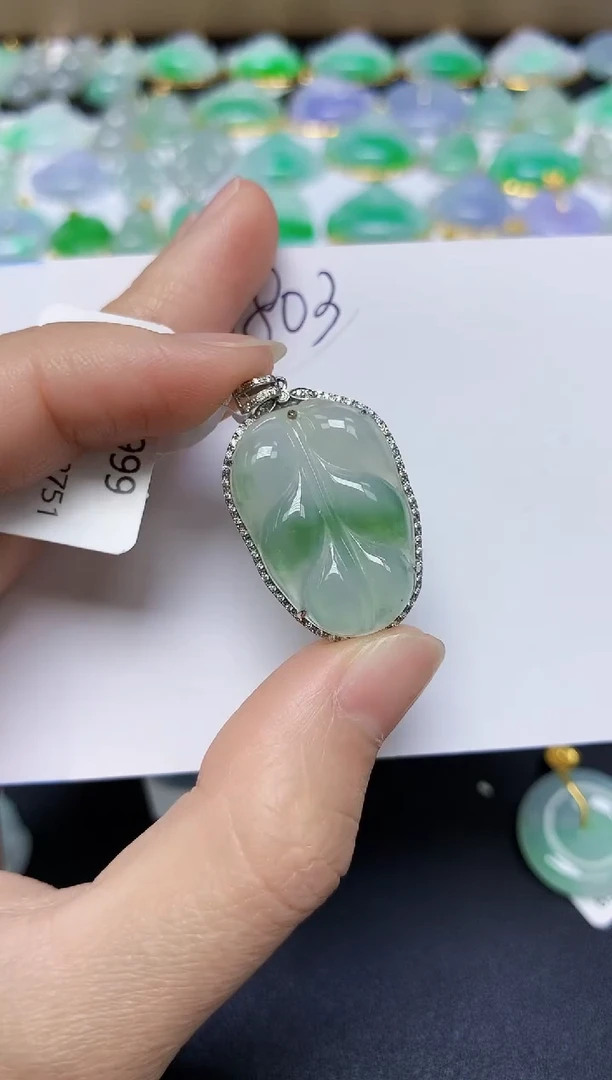 翡翠18K金镶嵌颈饰 天然缅甸翡翠A货