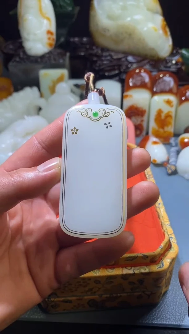 未镶嵌和田玉挂件刘****.和田玉