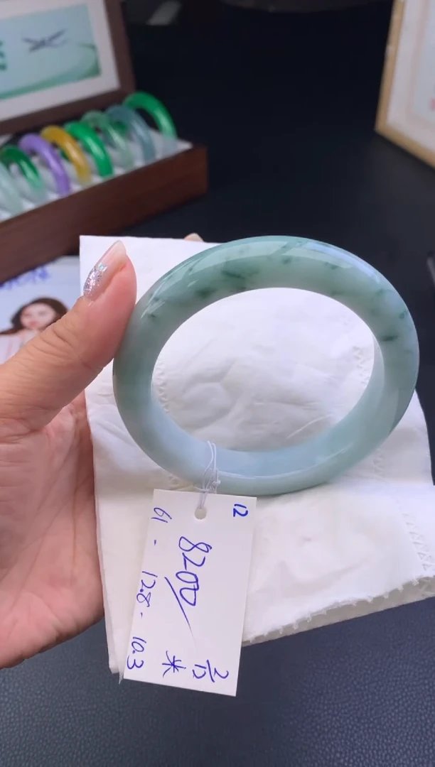 未镶嵌手镯翡翠假一赔三   手镯