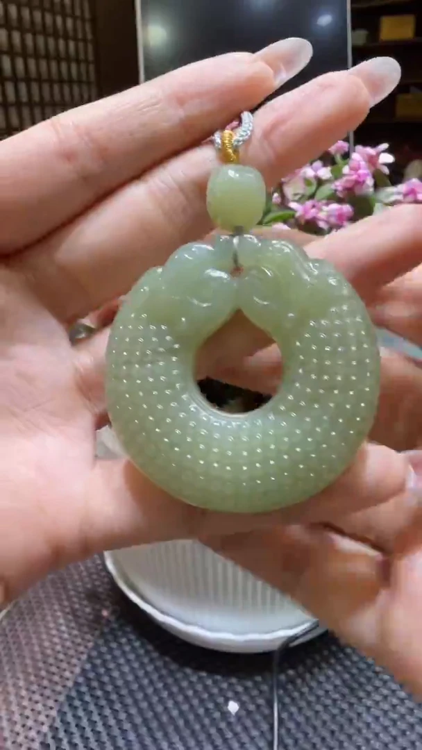 颈饰未镶嵌和田玉挂件