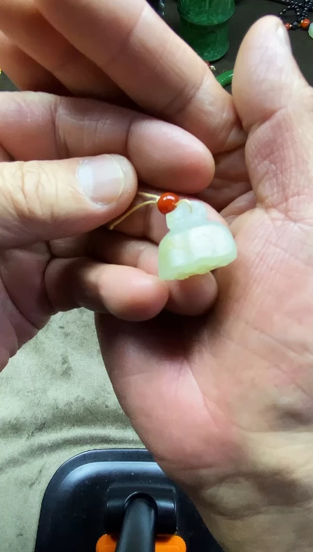 颈饰未镶嵌和田玉挂坠