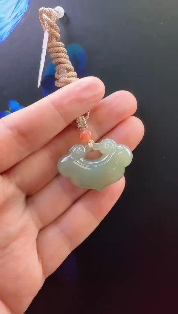 颈饰未镶嵌和田玉吊坠