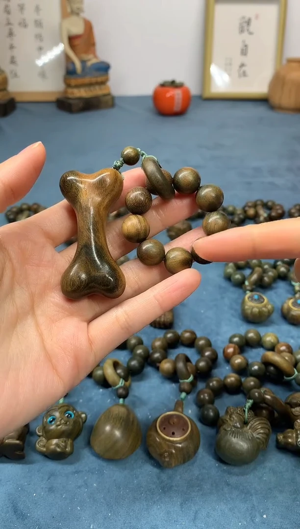 【闪购商品】维腊木（绿檀）把件骨头按摩棒