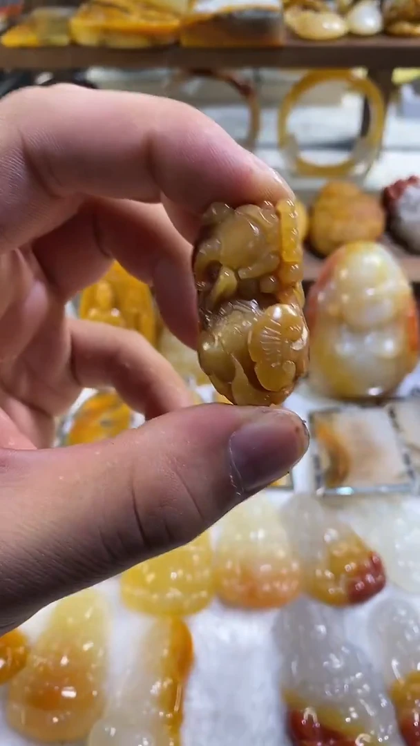 未镶嵌石英质玉（黄龙玉）吊坠(不含链)黄龙玉貔貅