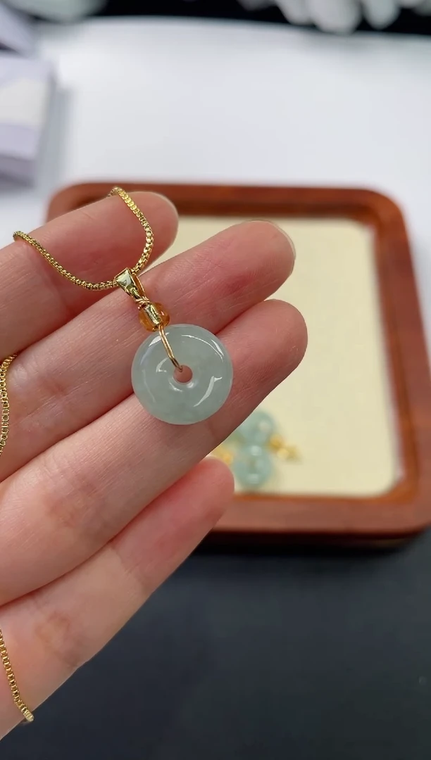 颈饰未镶嵌翡翠（多样性发一件）