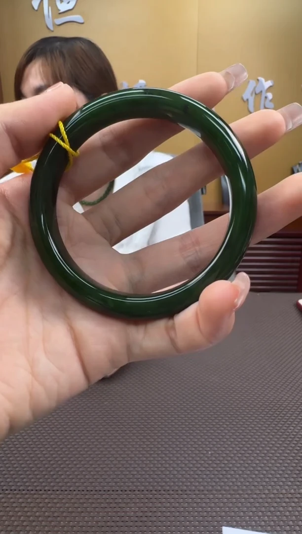 【闪购商品】和田玉手镯未镶嵌59