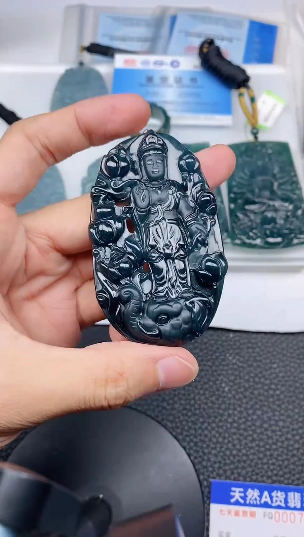 颈饰未镶嵌翡翠